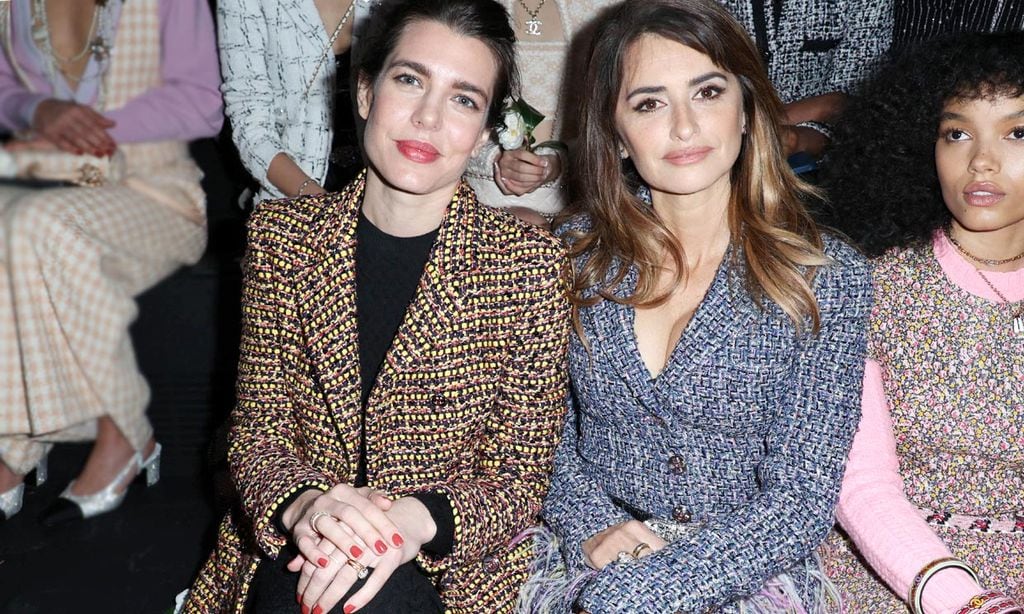 Carlota Casiraghi y Penélope Cruz, dos 'reinas' de la moda juntas en los desfiles de París