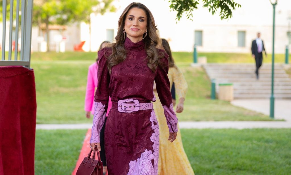 Rania en la graduación de su hijo y otras 'royals' que inspirarán tus próximos looks de invitada