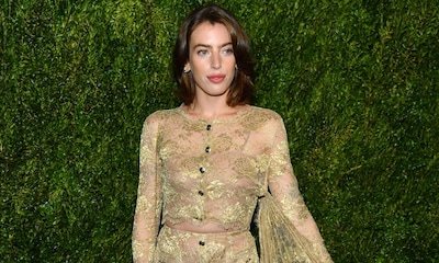 El look de encaje dorado que ha puesto a Clara McGregor en nuestra lista de referentes de moda