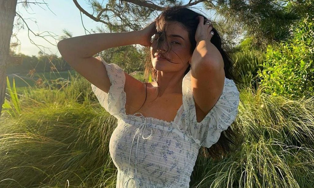 Las claves del radical cambio de imagen de Kylie Jenner: del lujo silencioso a la belleza 'limpia'