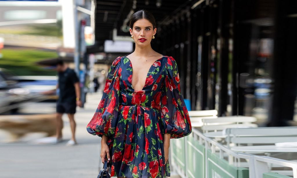 Flores, flecos, botas altas... todas las tendencias de otoño vistas entre las invitadas a New York Fashion Week