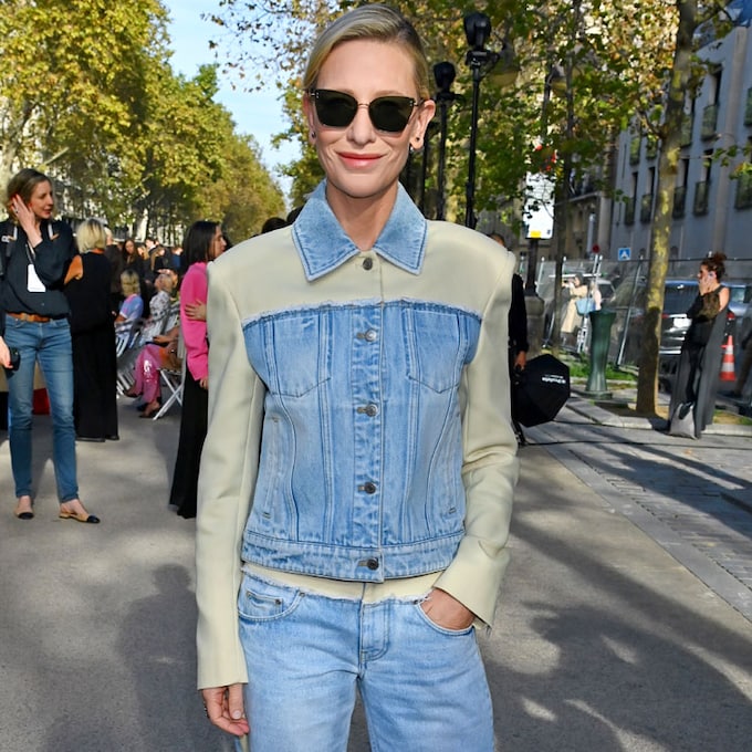 Cate Blanchett sorprende en París con su look más original y juvenil 