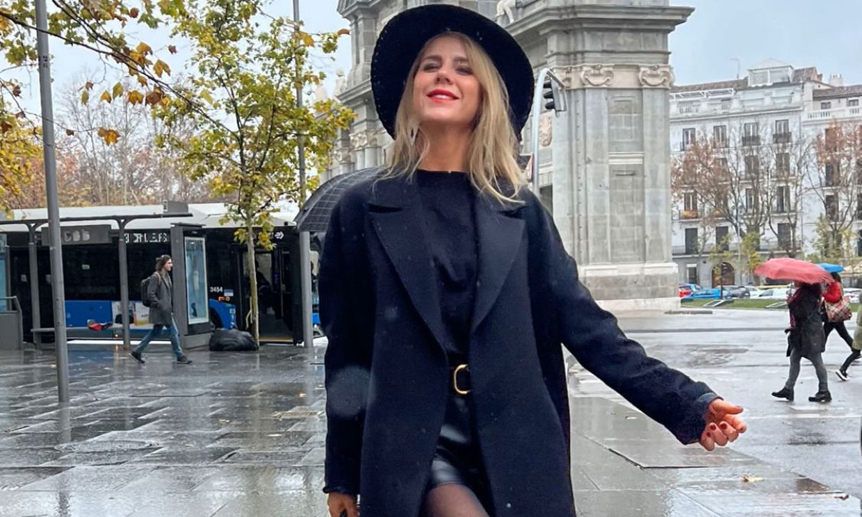 El look fácil de Amelia Bono con las botas virales de Zara que más estilizan en días nublados