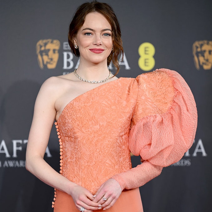 Emma Stone triunfa en los BAFTA con un fabuloso vestido de Louis Vuitton: 450 horas de trabajo a medida 