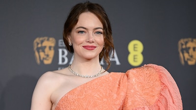 Emma Stone triunfa en los BAFTA con un fabuloso vestido de Louis Vuitton: 450 horas de trabajo a medida