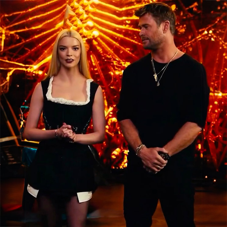 Anya Taylor-Joy y su look de 'femme fatale' junto a Chris Hemsworth hablando español