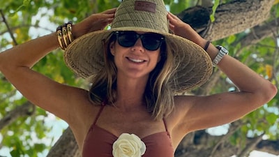 Amelia Bono presume de su tonificado abdomen con un bikini de flores '3D' en el Caribe