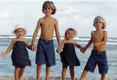 Julio Iglesias y Miranda felicitan la Navidad con una foto de su cuatro hijos