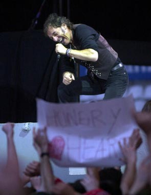 Bruce Springsteen arrasa en el primer concierto de su gira por España