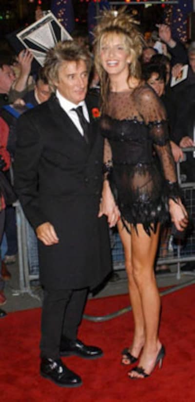 La novia de Rod Stewart, Penny Lancaster, sorprende con un atrevido y sugerente vestido
