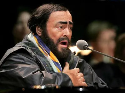Luciano Pavarotti abandona el hospital