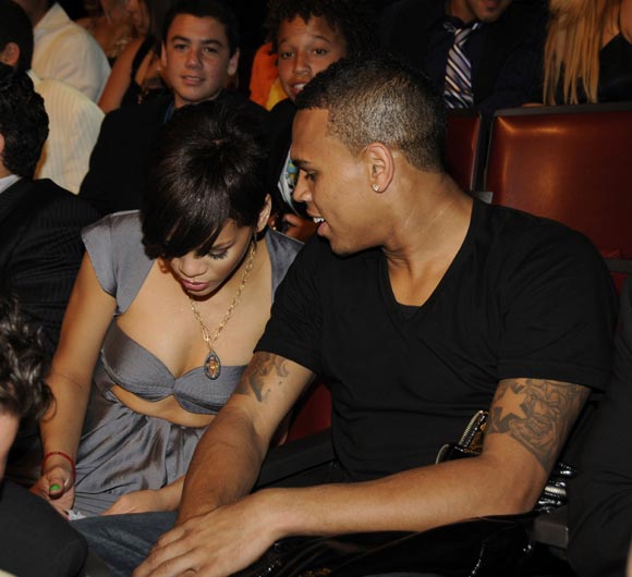 Rihanna y Chris Brown, juntos por primera vez en la alfombra roja