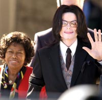 Michael Jackson con su madre Katherine