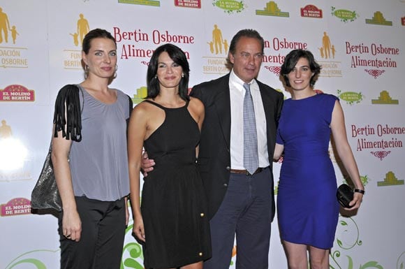 Bertín Osborne con su mujer Fabiola y sus hijas
