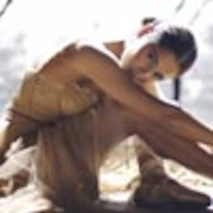 Cheryl Cole se calza las zapatillas de ballet