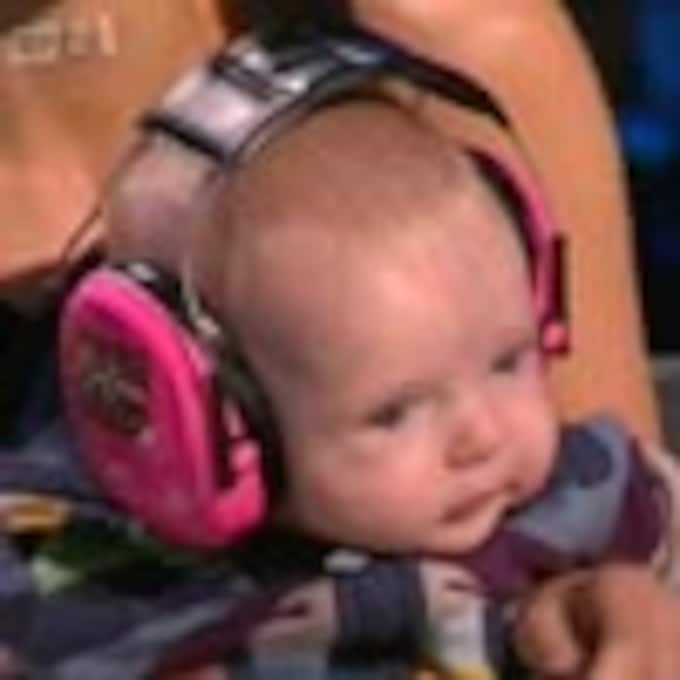 Ethan, hijo de Dannii Minogue, conquista a las cámaras en su 'debut televisivo'