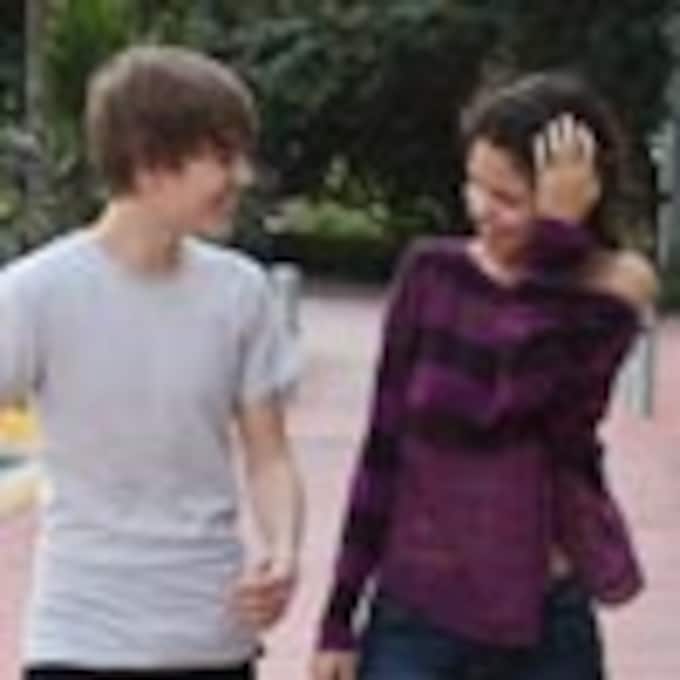 Selena Gómez y Justin Bieber, paseo ¿romántico?