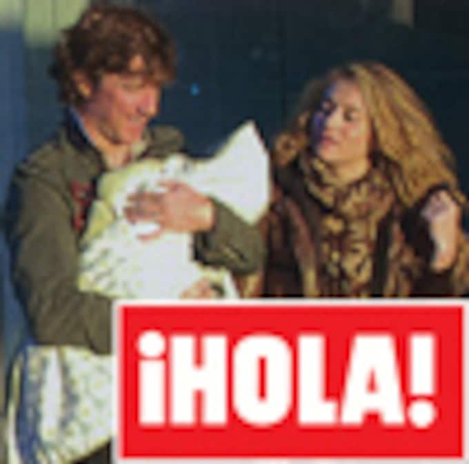En la revista ¡HOLA!: Paulina Rubio y Nicolás juntos con su hijo en Los Ángeles