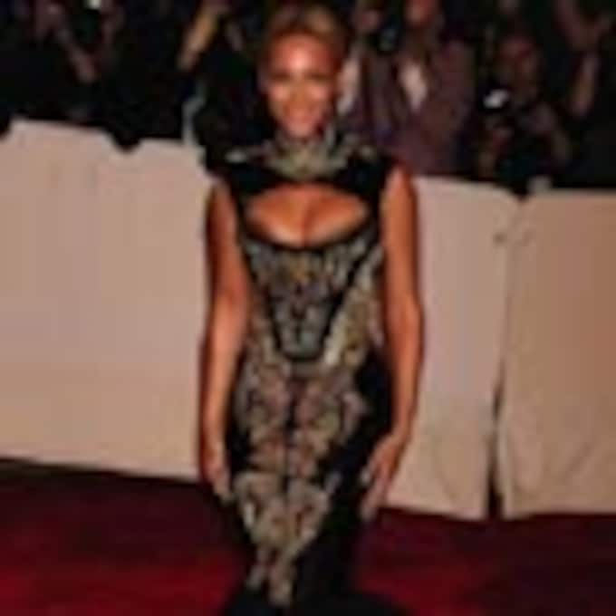 El estrecho vestido de Beyoncé, los altos tacones de Victoria Beckham... ¡para presumir hay que sufrir!