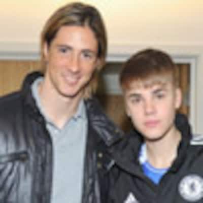Fernando Torres y Justin Bieber, el 'niño' del fútbol y el de la música miden su maestría con el balón