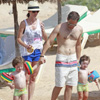 Amelia Bono y Manuel Martos, de vacaciones en Ibiza con sus dos hijos