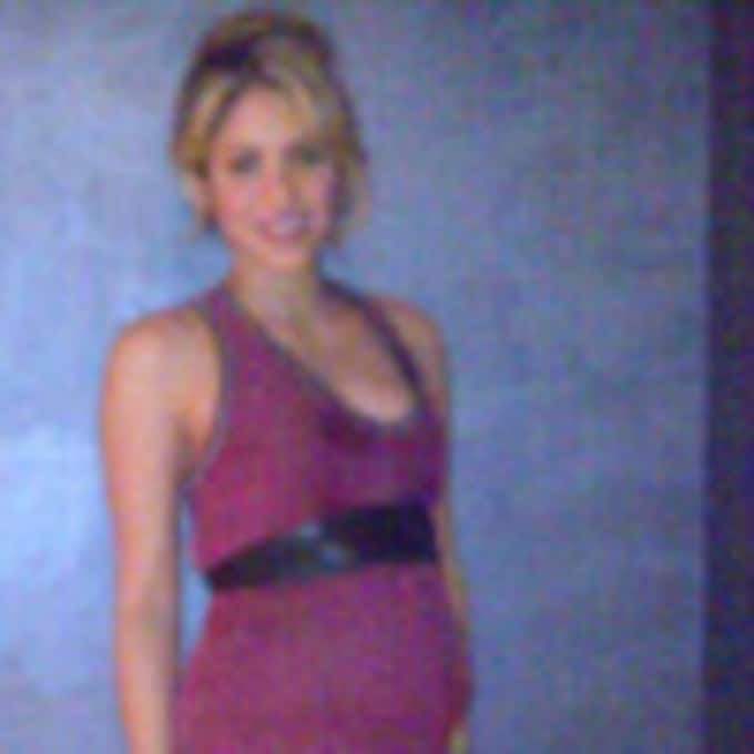 Tras confirmar que espera un niño con Piqué, Shakira presume de 'tripita' en las redes sociales