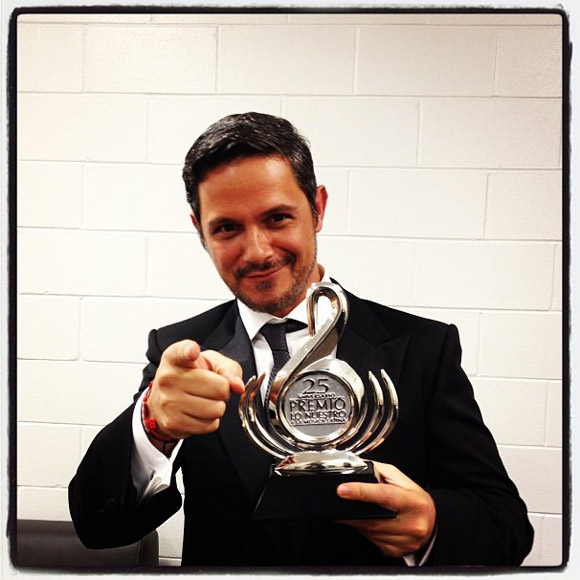 Alejandro Sanz brilla en la entrega de los Premios Lo Nuestro en Miami