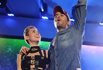 Enrique Iglesias y Miley Cyrus, un dúo musical de lujo para la fiesta del verano