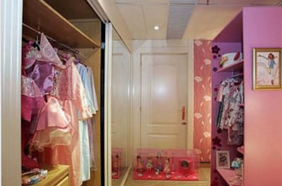 Una habitación de color de rosa