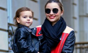 Flynn Bloom, un pequeño 'rockero' de paseo con mamá