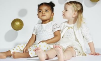 Las hermanas Kardashian lanzan una colección de ropa para bebés