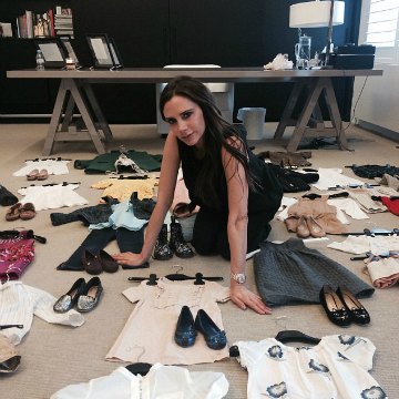 Victoria Beckham elige personalmente 25 'outfits' de Harper para donarlos a una buena causa