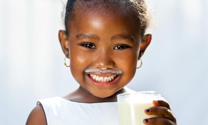 ¿Pueden los niños con alergia a la leche de vaca beber leche de cabra?