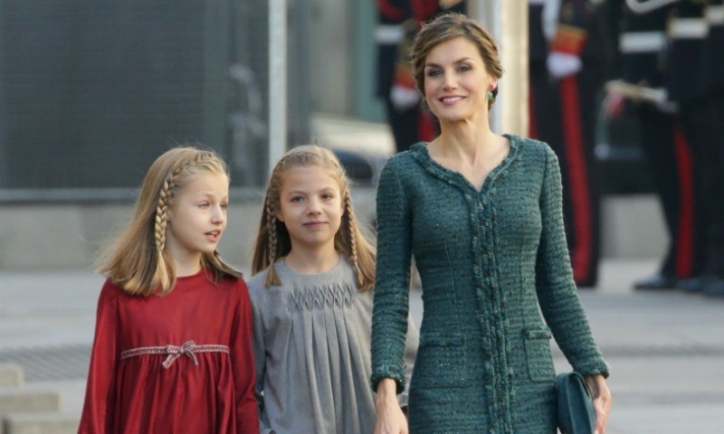 Los vestidos 'gemelos' de la princesa Leonor y la infanta Sofía en la apertura de la Legislatura