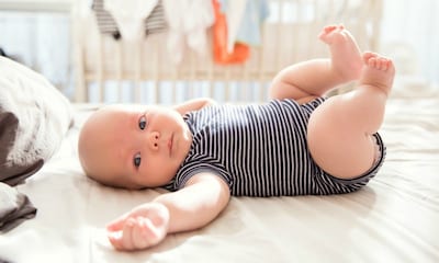 ¿Por qué cambia el color de ojos de los bebés?