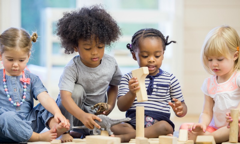 Cómo saber si los niños se están adaptando bien a la escuela infantil (y 'tips' para elegir la mejor de todas)