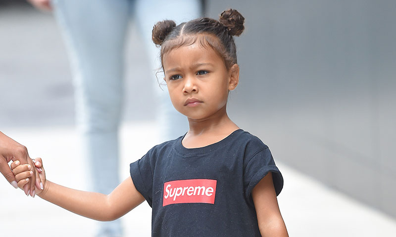 North West customiza las 'sneakers' de Yeezy creadas por su padre