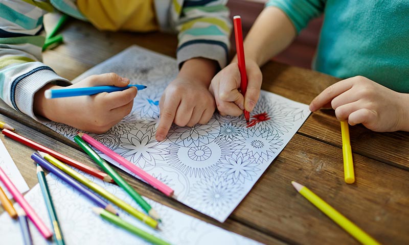 Relajación plena con los mandalas para colorear con motivos veraniegos