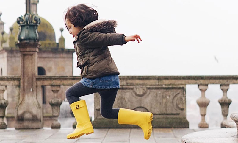 Prendas para que los más pequeños disfruten de la lluvia y no se mojen