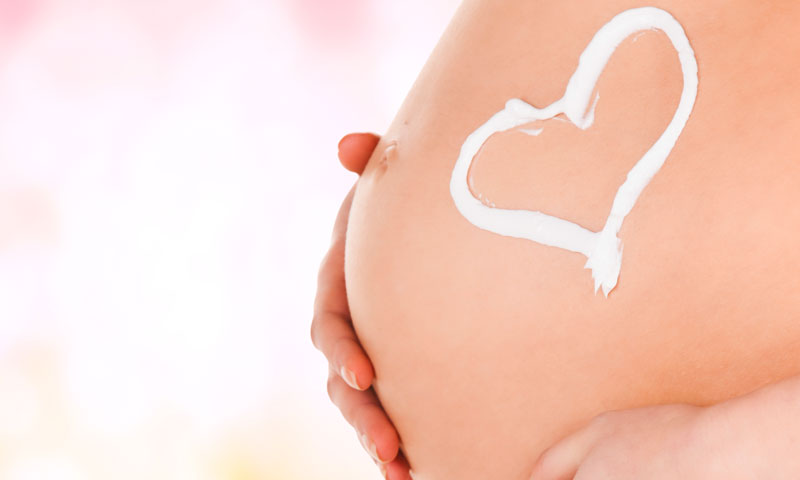 Remedios caseros y soluciones 'low cost' para prevenir las estrías y mejorar la piel en el embarazo