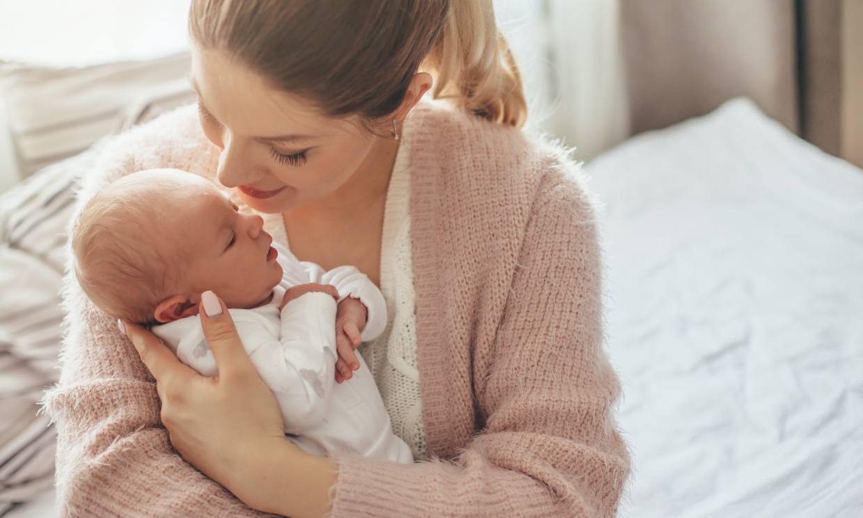 ¿Qué cuidados necesitan los recién nacidos durante la cuarentena?