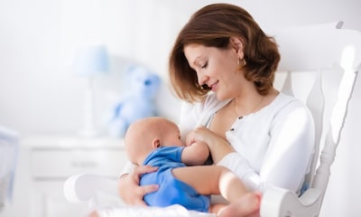 ¿Puedo seguir alimentando a mi bebé con leche materna si hay riesgo de contagio?