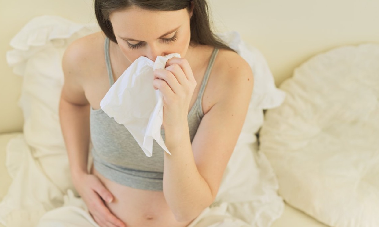 Alergia y embarazo, ¿cómo tratarla sin correr riesgos?