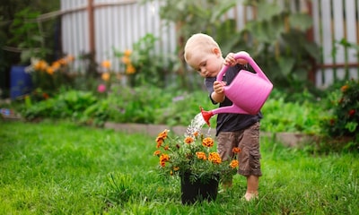 Estas son las mejores plantas para que los niños tengan su propio jardín