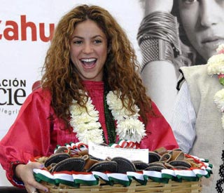 Shakira lleva música a los niños mexicanos