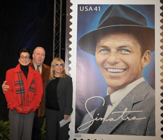 Presentación del sello con la imagen de Frank Sinatra