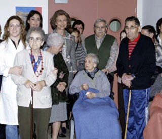La reina Sofía preside la presentación de un libro sobre Proyecto Alzheimer
