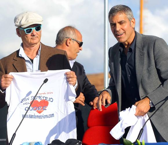 George Clooney, visita a los afectados del terremoto en el centro de Italia