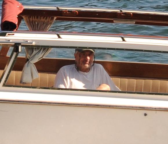 Robert De Niro se relaja pescando en el Lago Como