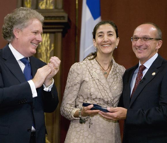 Ingrid Betancourt recibe muy emocionada la Medalla de la Asamblea General de Quebec 